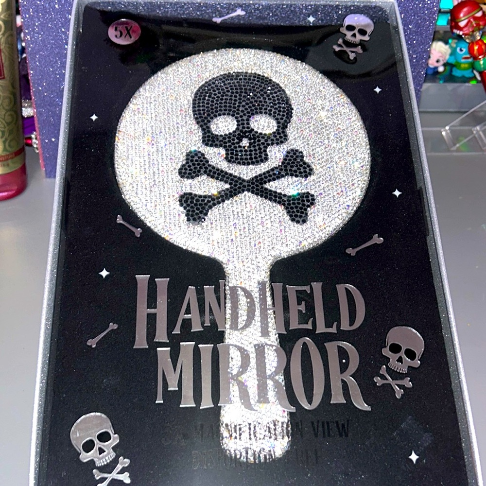 Bling Skull Handheld 5x Magnifying Mirror